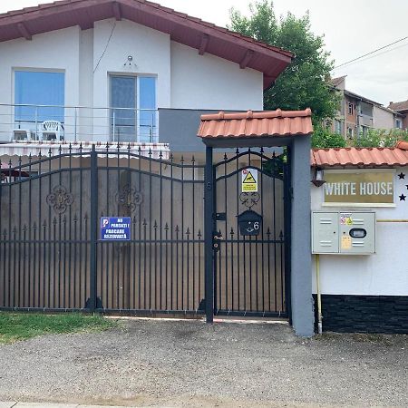 White House Guest House Hunedoara Exterior photo